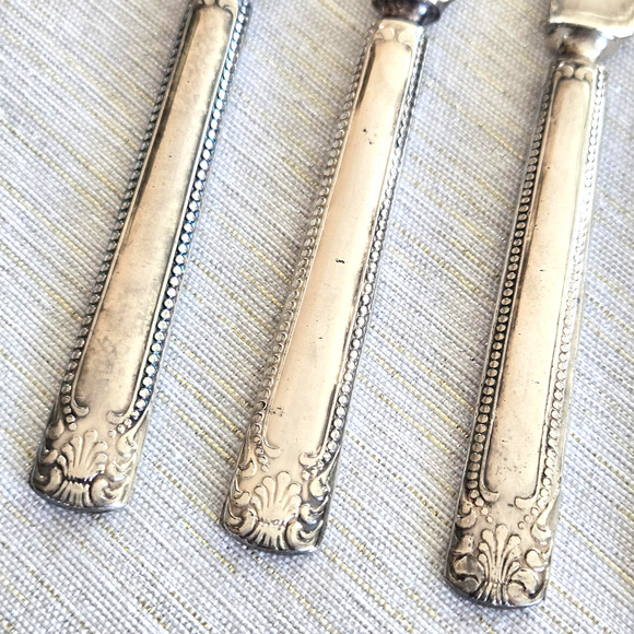 Antique Silverplate Butter Knives Colonial Silver Co Ornate Shell Handle 6 Count - Picture 9 of 12